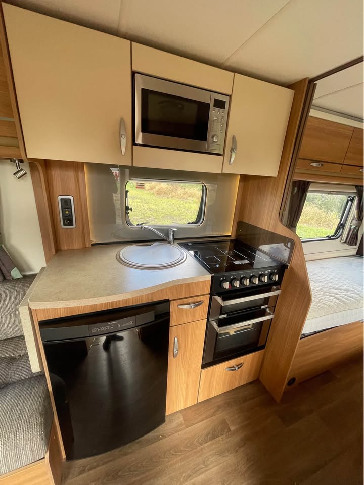 
								2015 Swift explorer 564 single axle full									